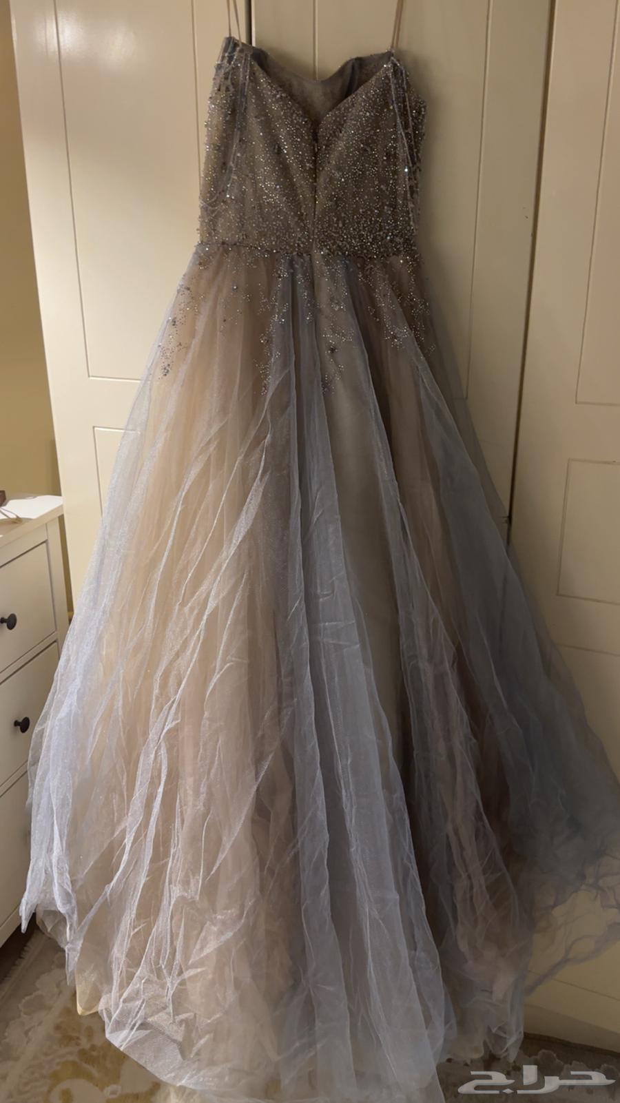 New dresses, lightly used and clean, no defects, price negotiable64528196276611112