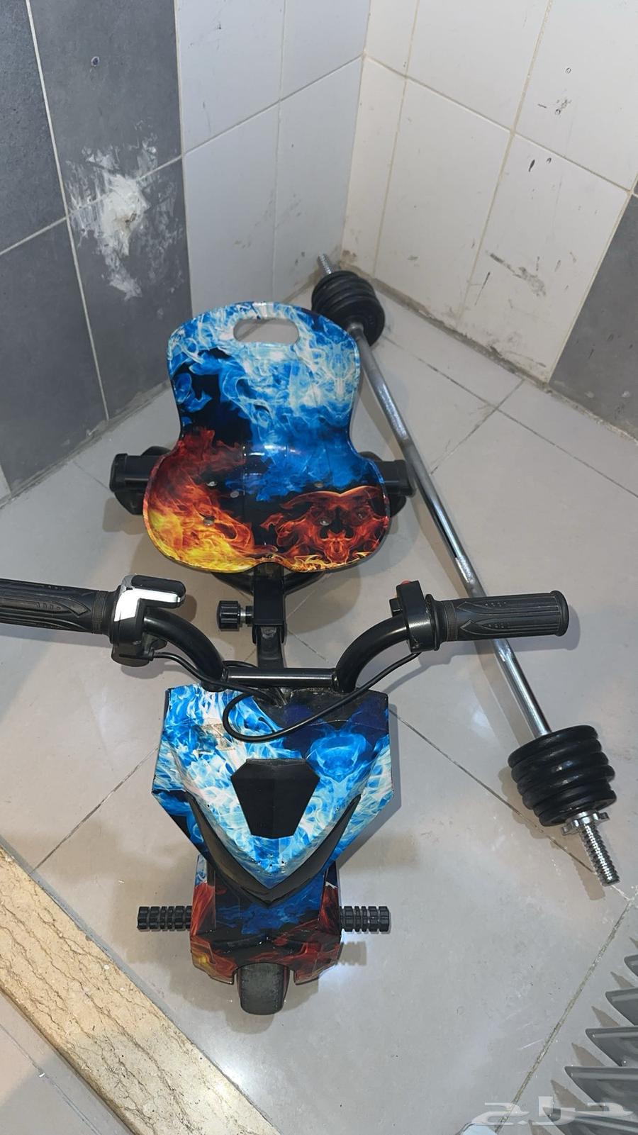 Large headset and electric scooter with charger and two keys64530501505155112