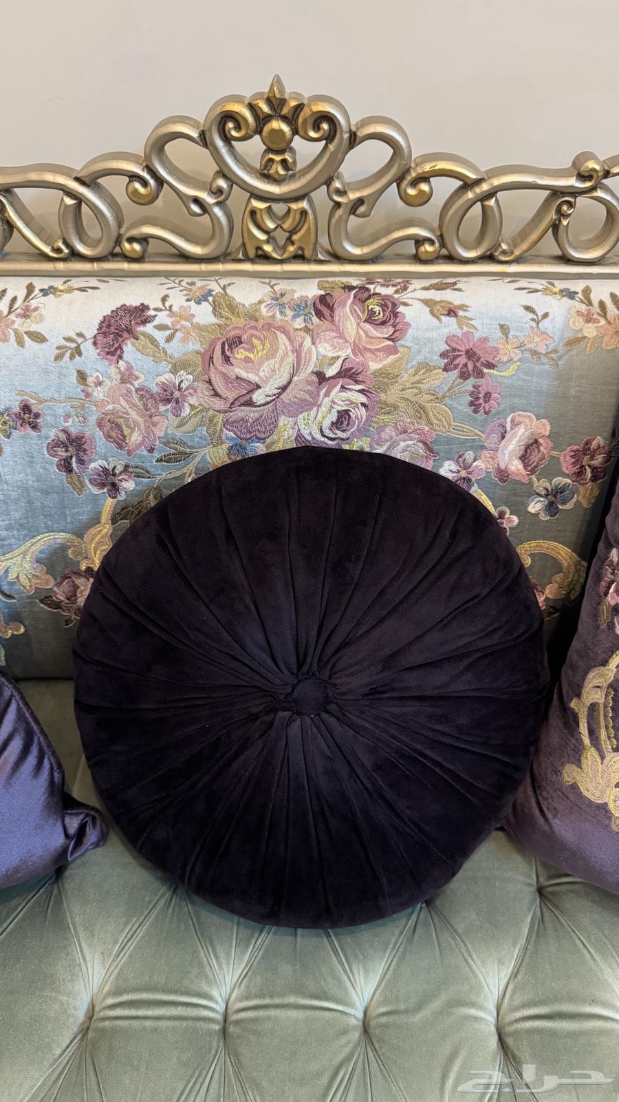 Set of 3 sofas - 5 tables - 9 cushions - curtain - carpet64527192256130114