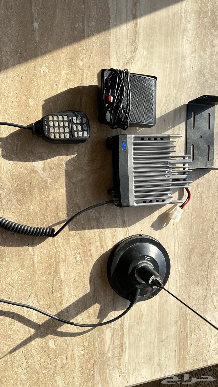 Icom 2300, clean, with transmission and reception as condition64529136387074111