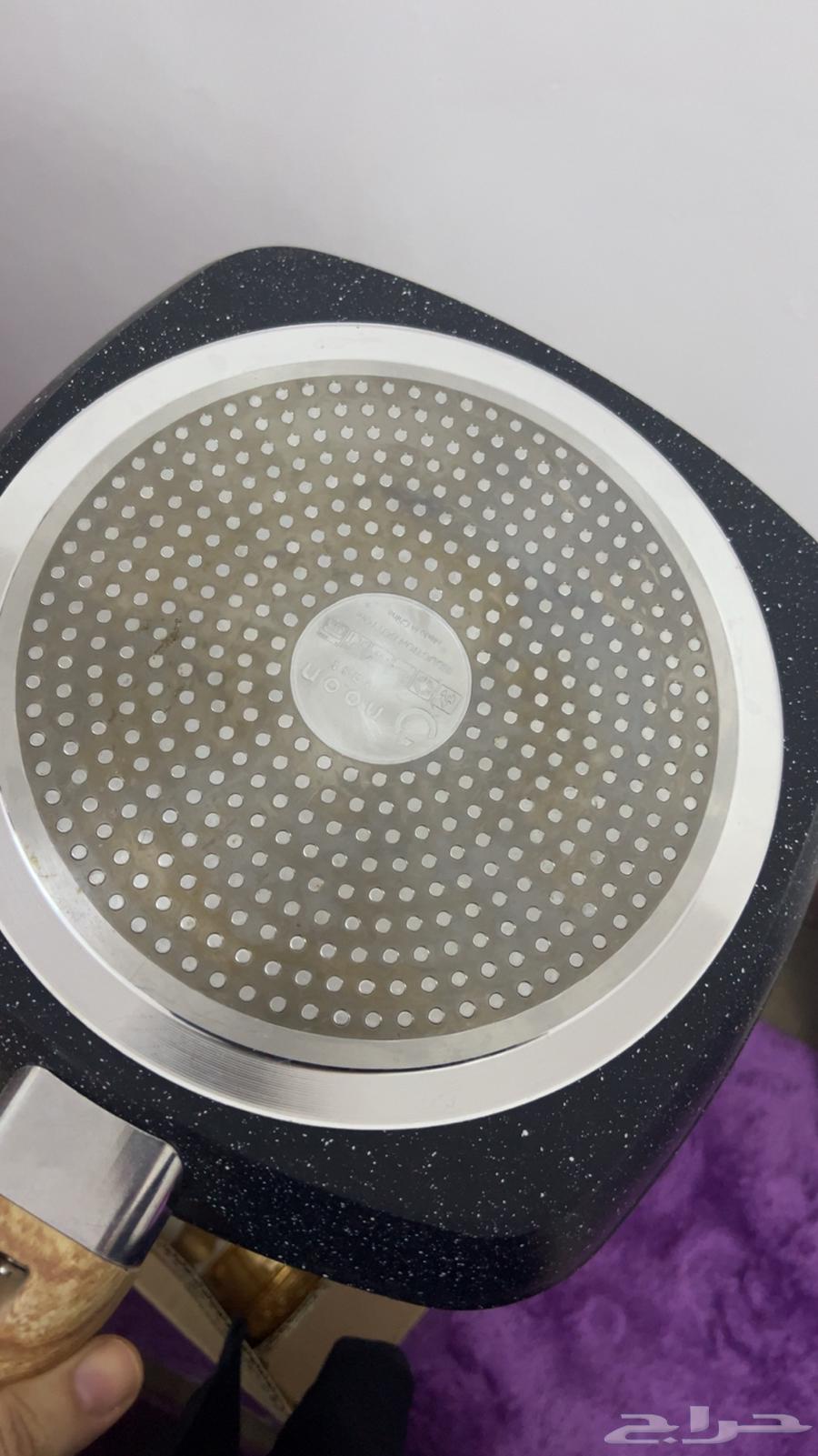 Simple used non-stick pots64528710473601111