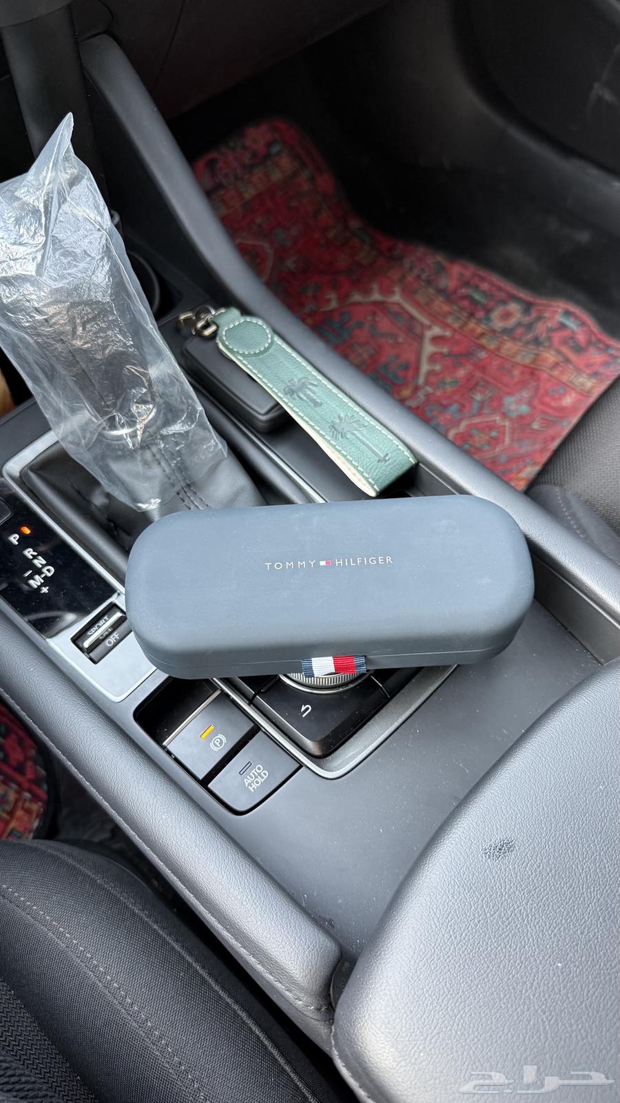 نظارتين تومي هيلفيغر نسائيه64528879219586111