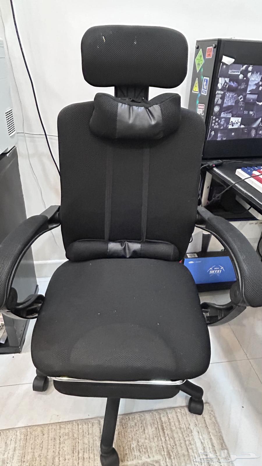 Office chair, L-shaped table, and reception table64532818554754110