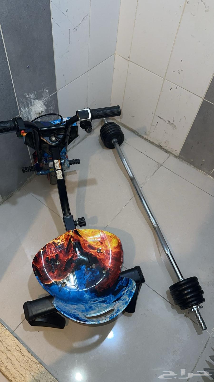 Large headset and electric scooter with charger and two keys64530501505155111