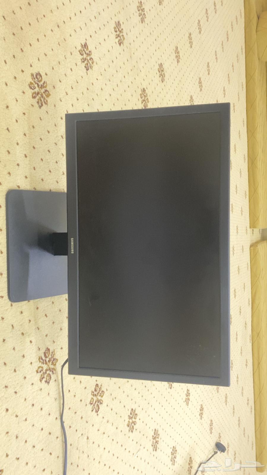 شاشة قيمنق 60فريم الجديدة بس فيها الخدوش ما تضر وقت اللعب64530205414145113