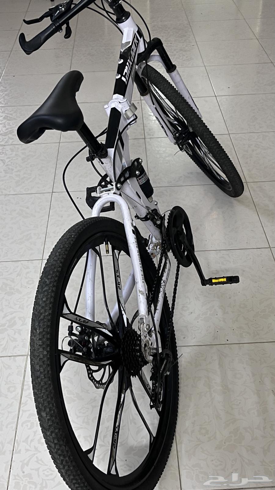 A bicycle with a heavy, light or medium gear system64532961180929114