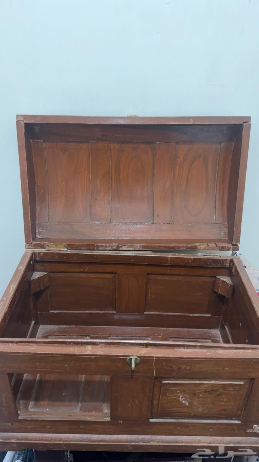صندوق خشبي قديم وثقيل هندي عمره اكثر من 25 سنه64532480171010110