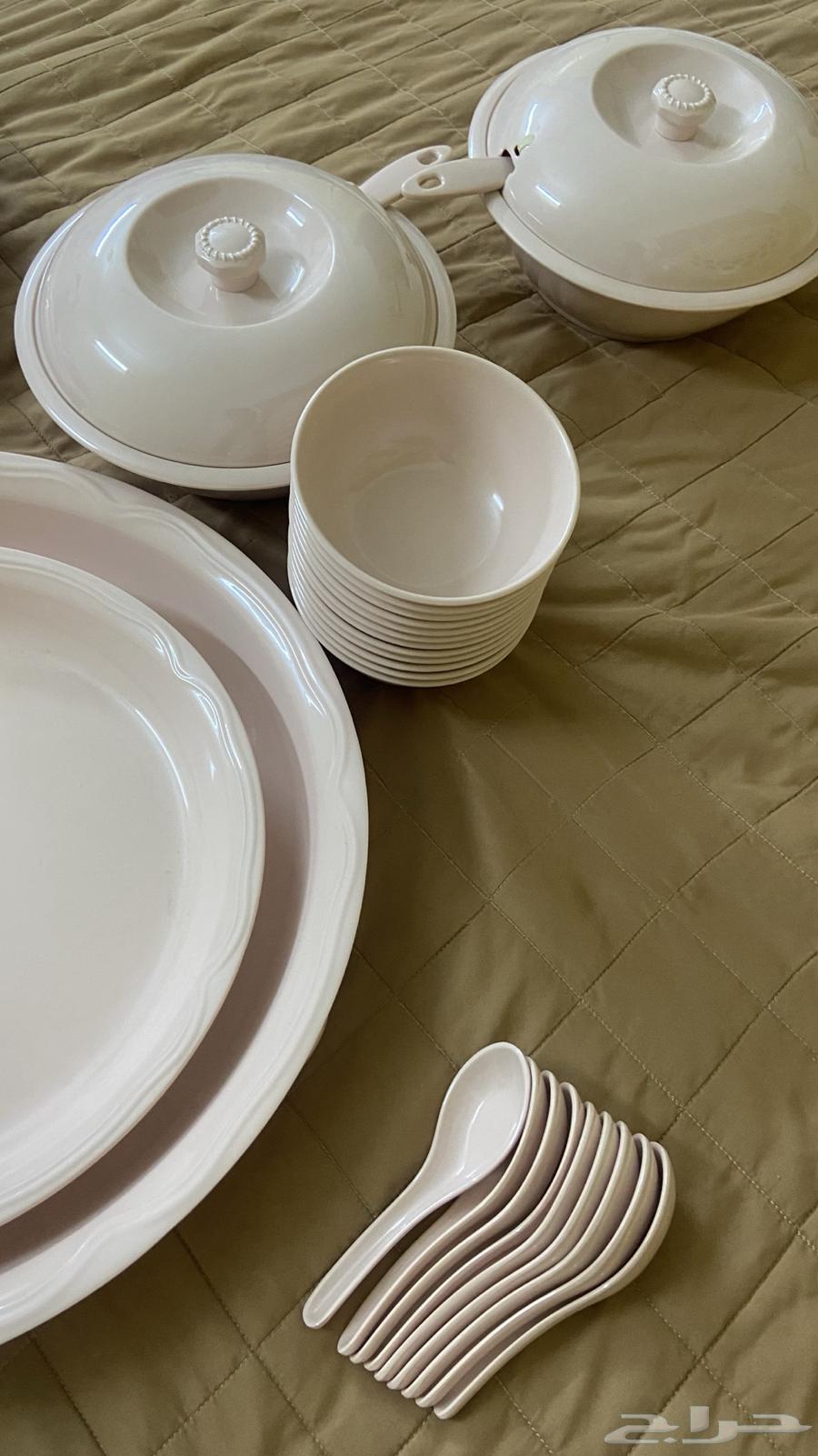 New plate set never used64527376429313113