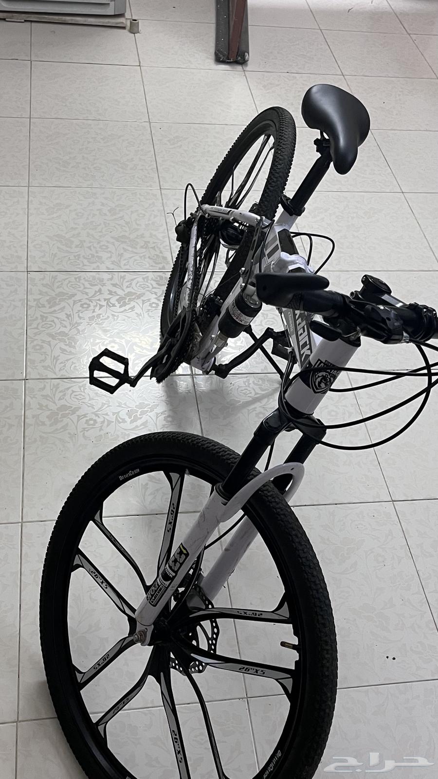 A bicycle with a heavy, light or medium gear system64532961180929110