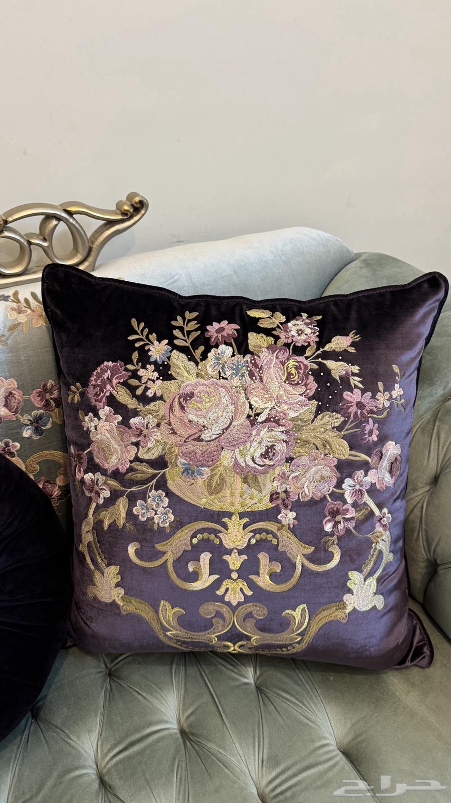 Set of 3 sofas - 5 tables - 9 cushions - curtain - carpet64527192256130113