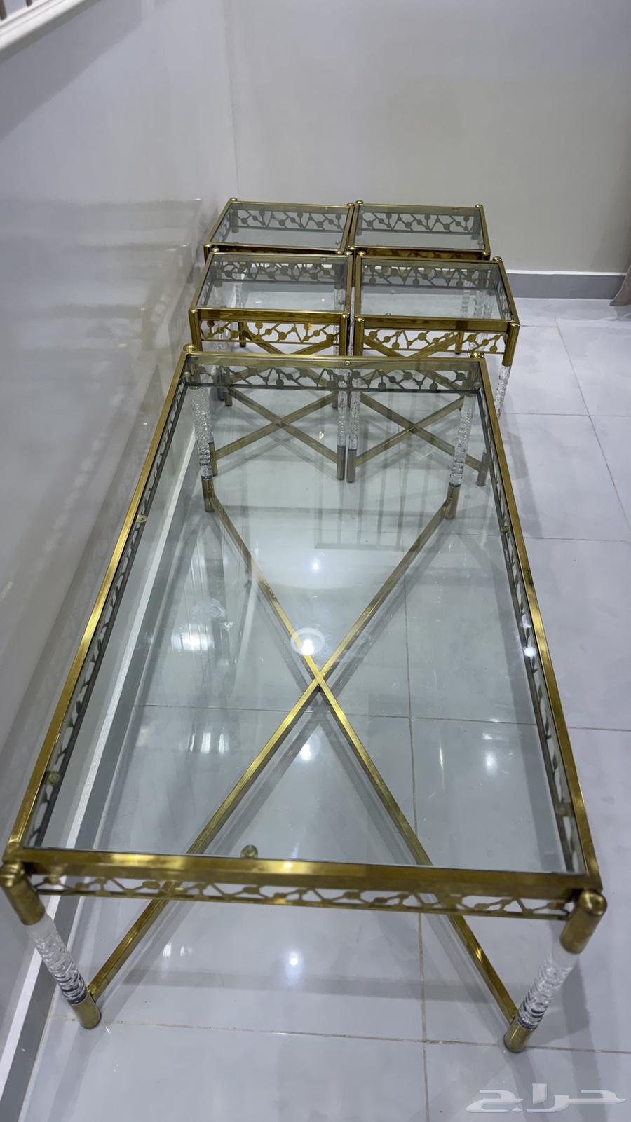 Table with 5 chairs64531702938883110