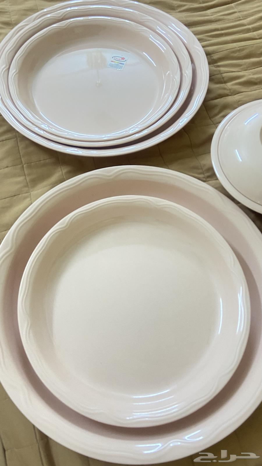 New plate set never used64527376429313111