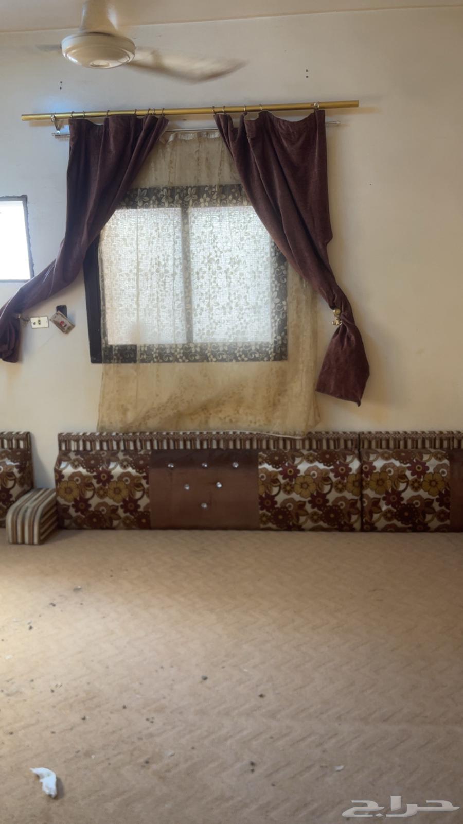 مساند خشب جلسة ارضيه نظيفه64493056374145114