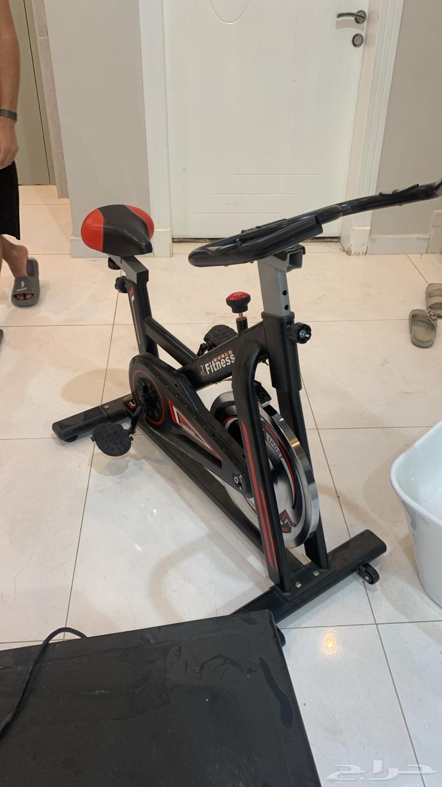 طاولة ودراجة سير وغساله جديدة استخدمت مرتين فقط64530078894849114