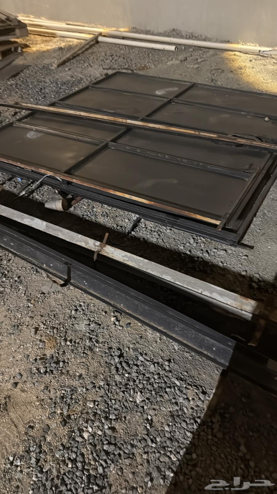 للبيع باب حديد عرضه 4 م في ارتفاع 2 م64528879203331112