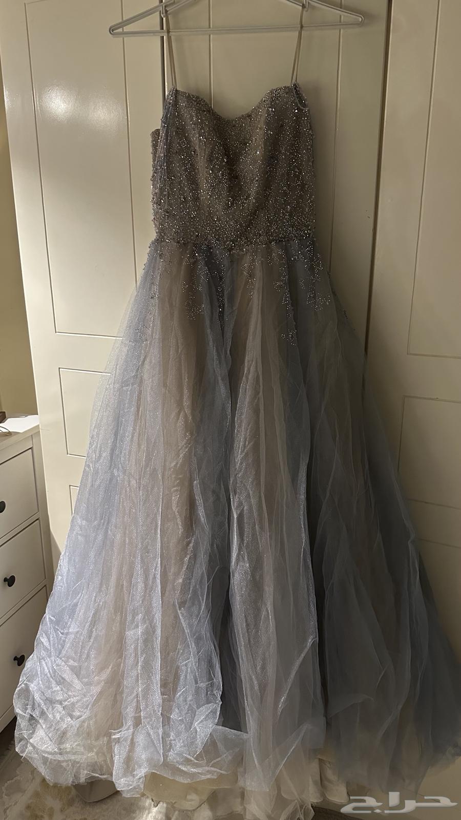 New dresses, lightly used and clean, no defects, price negotiable64528196276611114