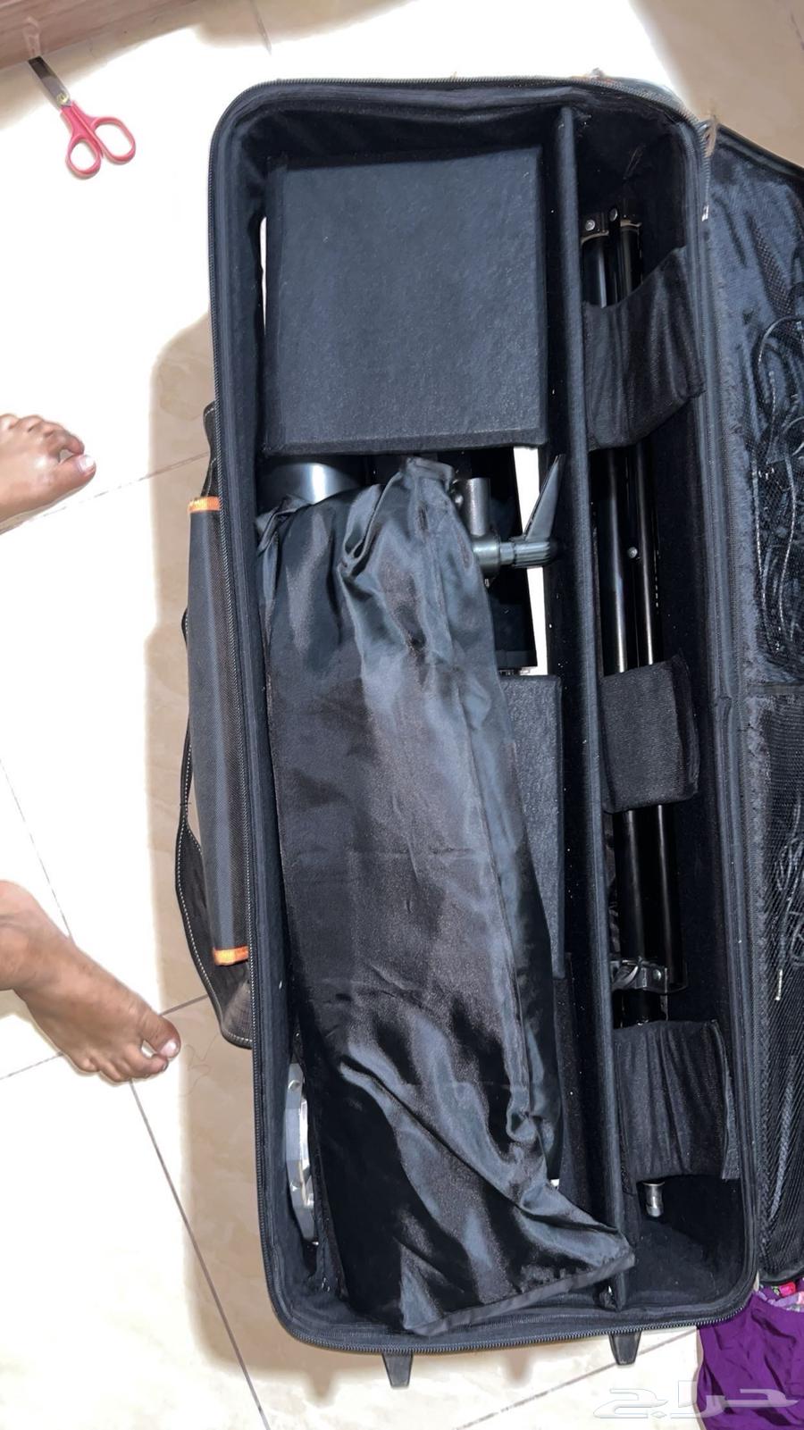 اضاءة قوة 400 للبيع معها كامل ملحقاتها وشنطة خاص فيها64530968561409112