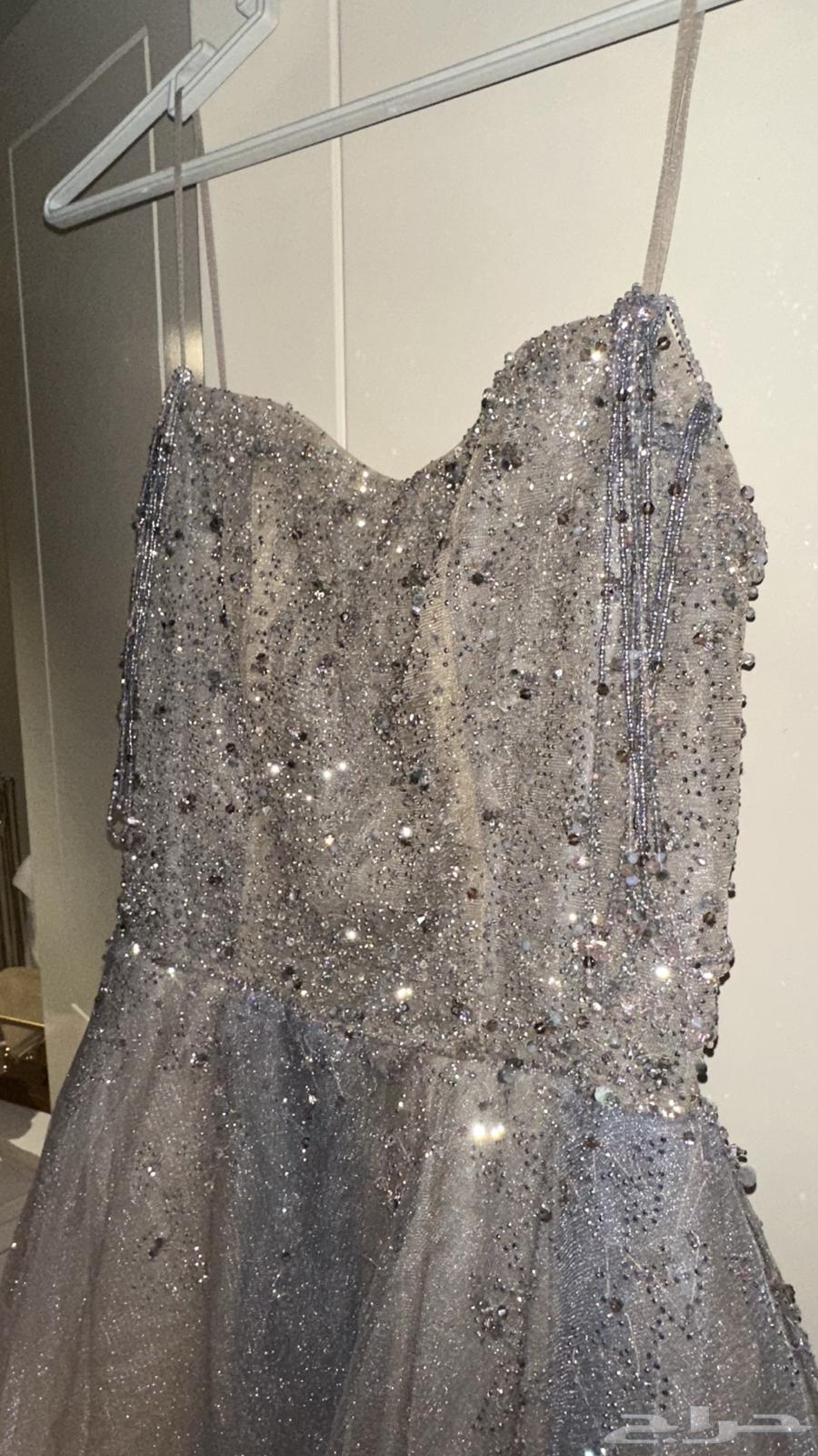 New dresses, lightly used and clean, no defects, price negotiable64528196276611113