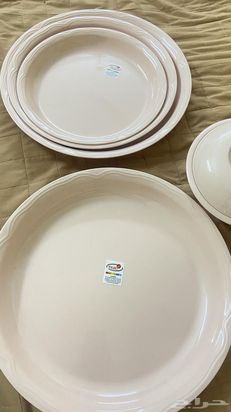 New plate set never used64527376429313110