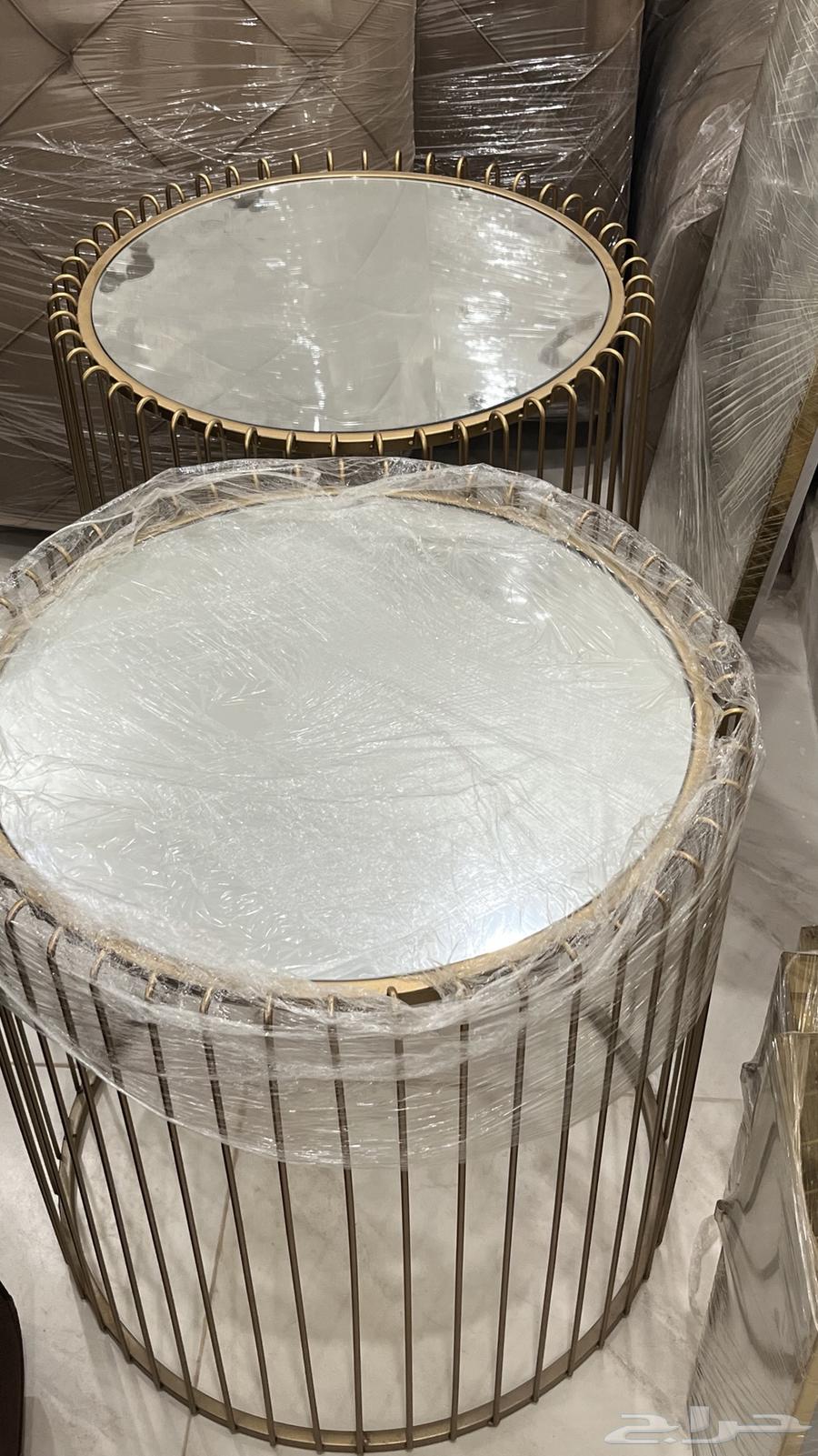 طاولتين ذهبيه64529924596865110