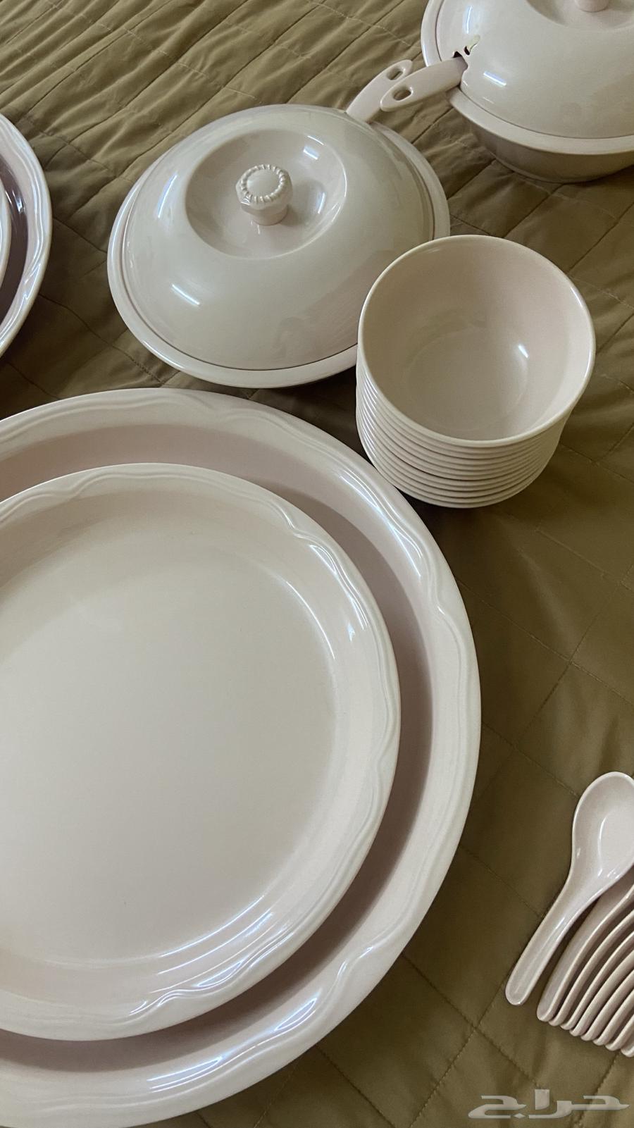 New plate set never used64527376429313114