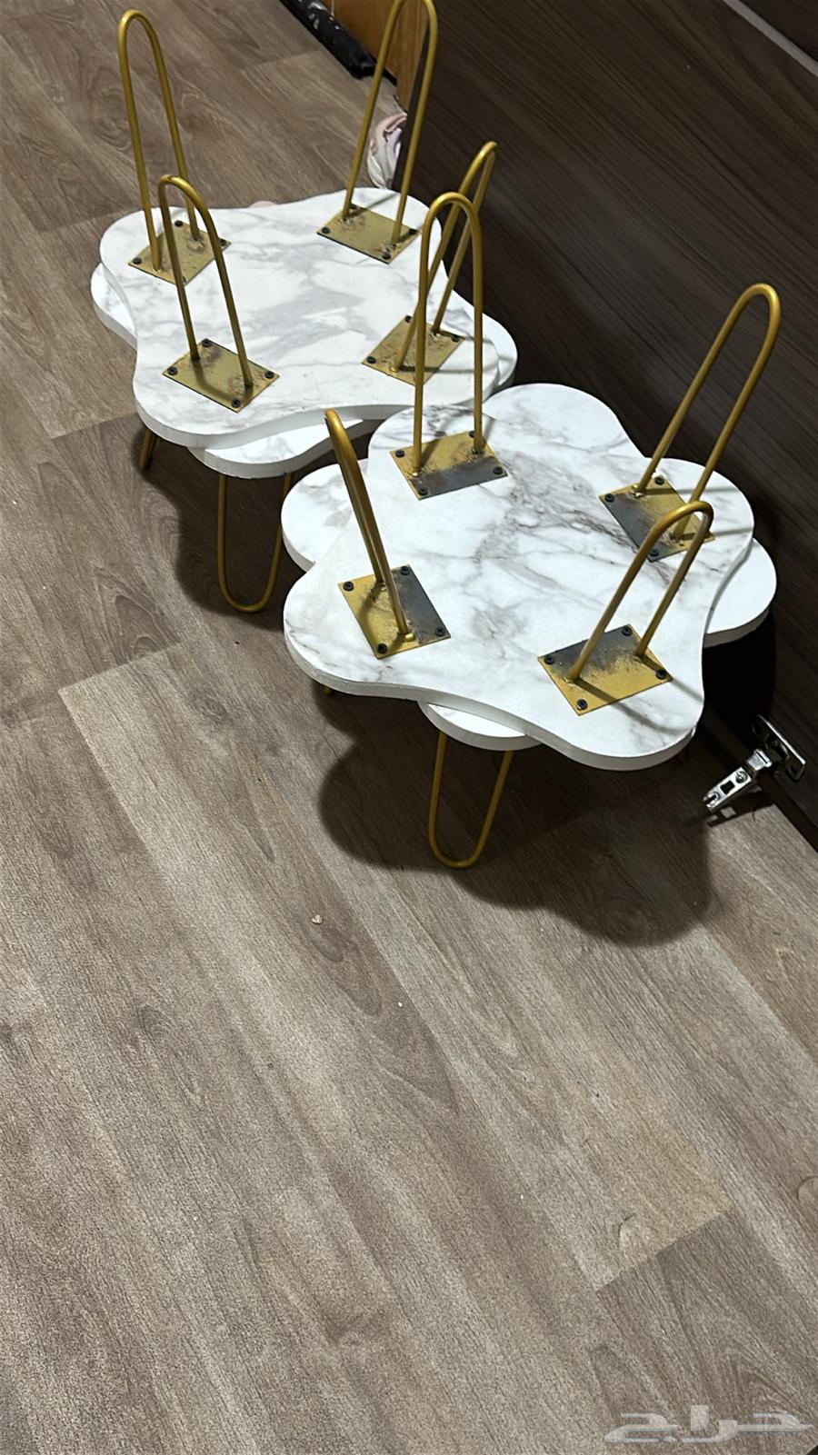 طاولة ارضيه مع 4 خدمه64532804867587111