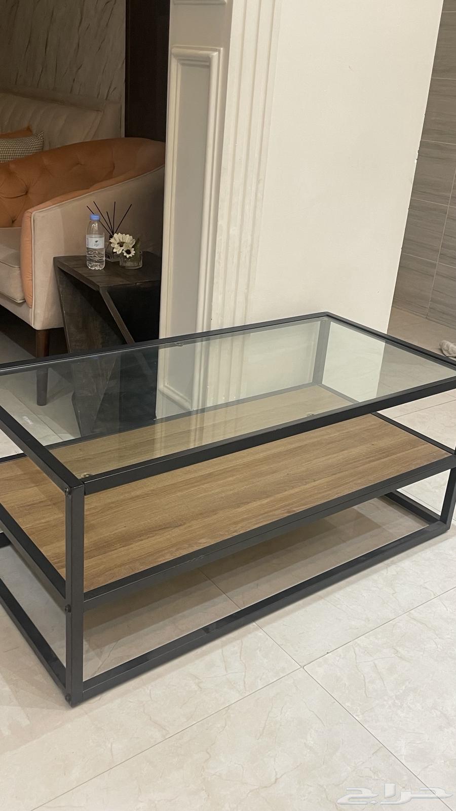 طاوله جديده مافيها اي عيوب كبيره تكفي كلشي64533190364418112