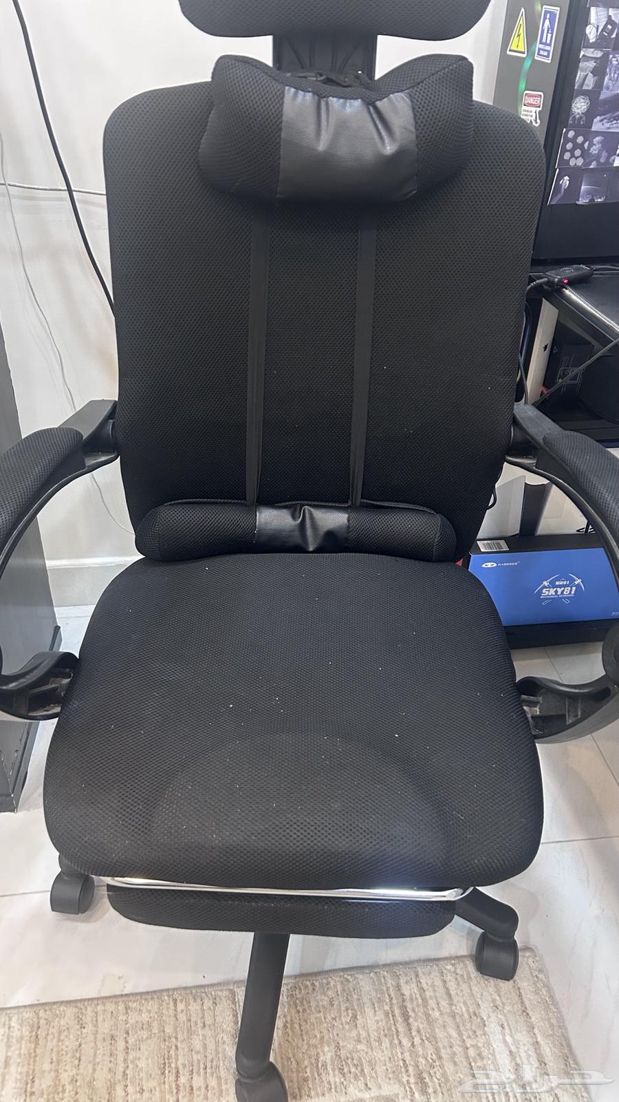 Office chair, L-shaped table, and reception table64532818554754111