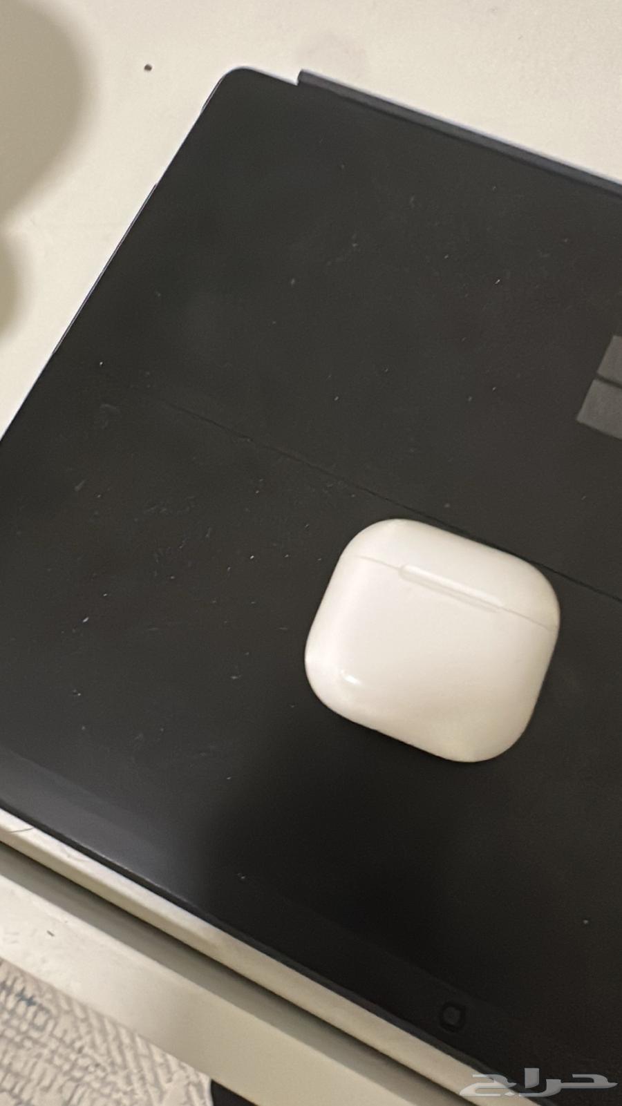 Apple earphones with noise cancellation feature64528794899842112