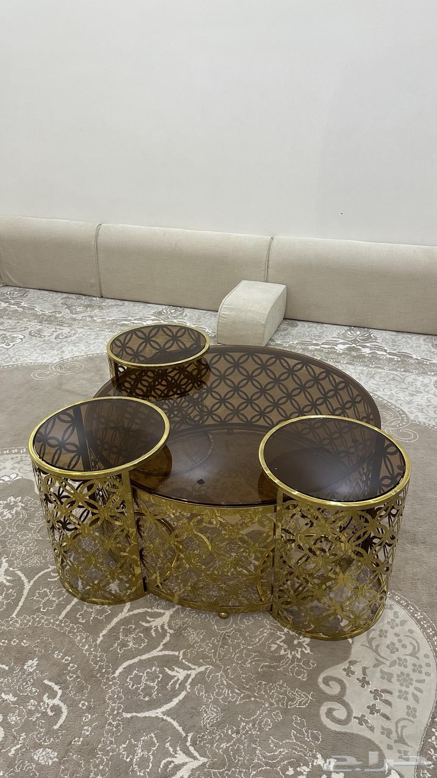 طاولة كبيرة معا اربع طاولات صغار64532663729283110