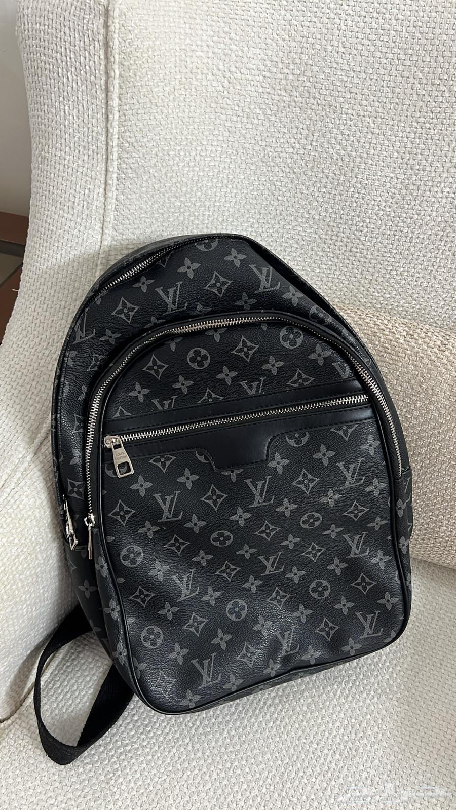 شنطة رجاليه شبه جديده64534887243649110