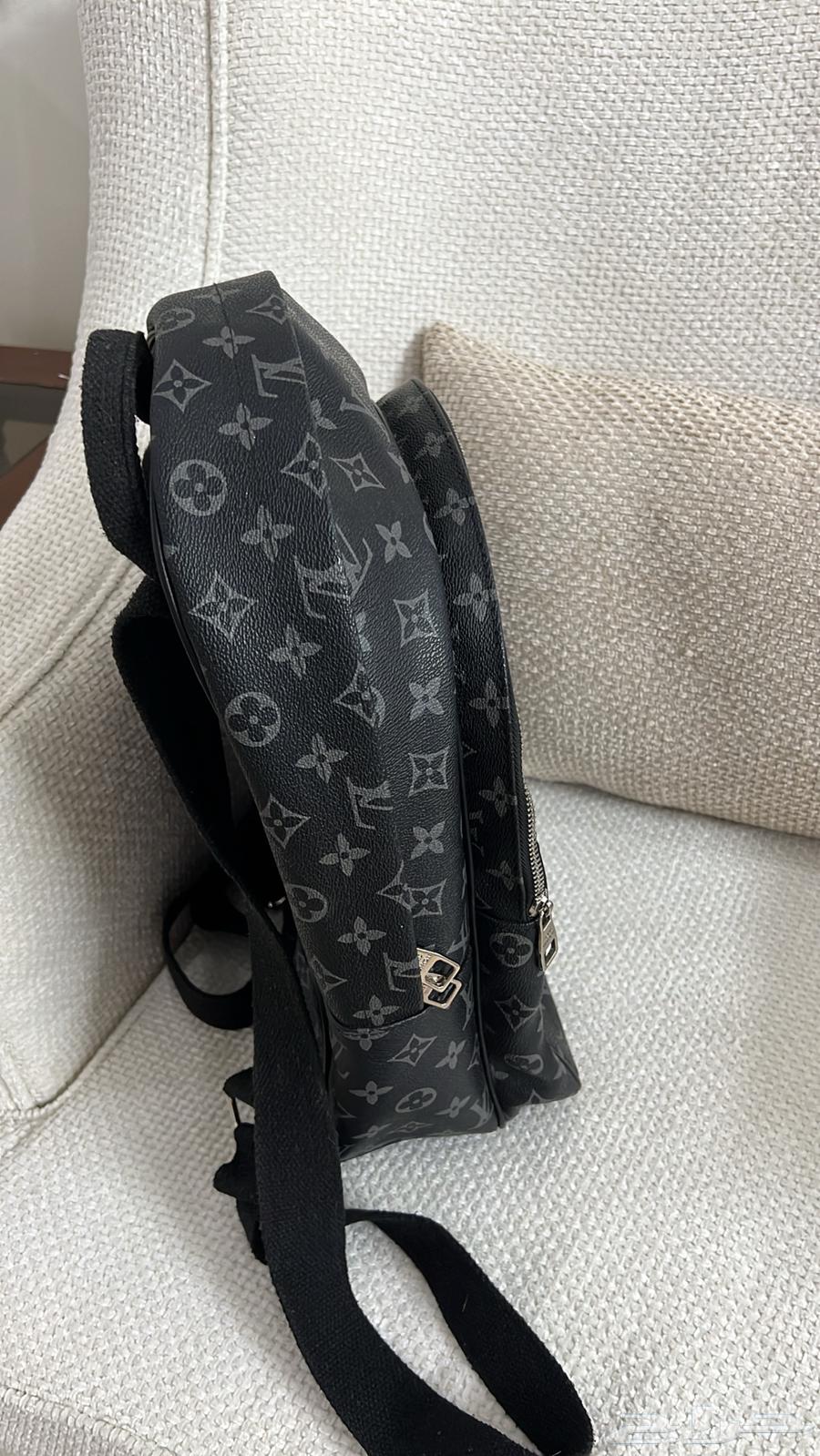 شنطة رجاليه شبه جديده64534887243649112