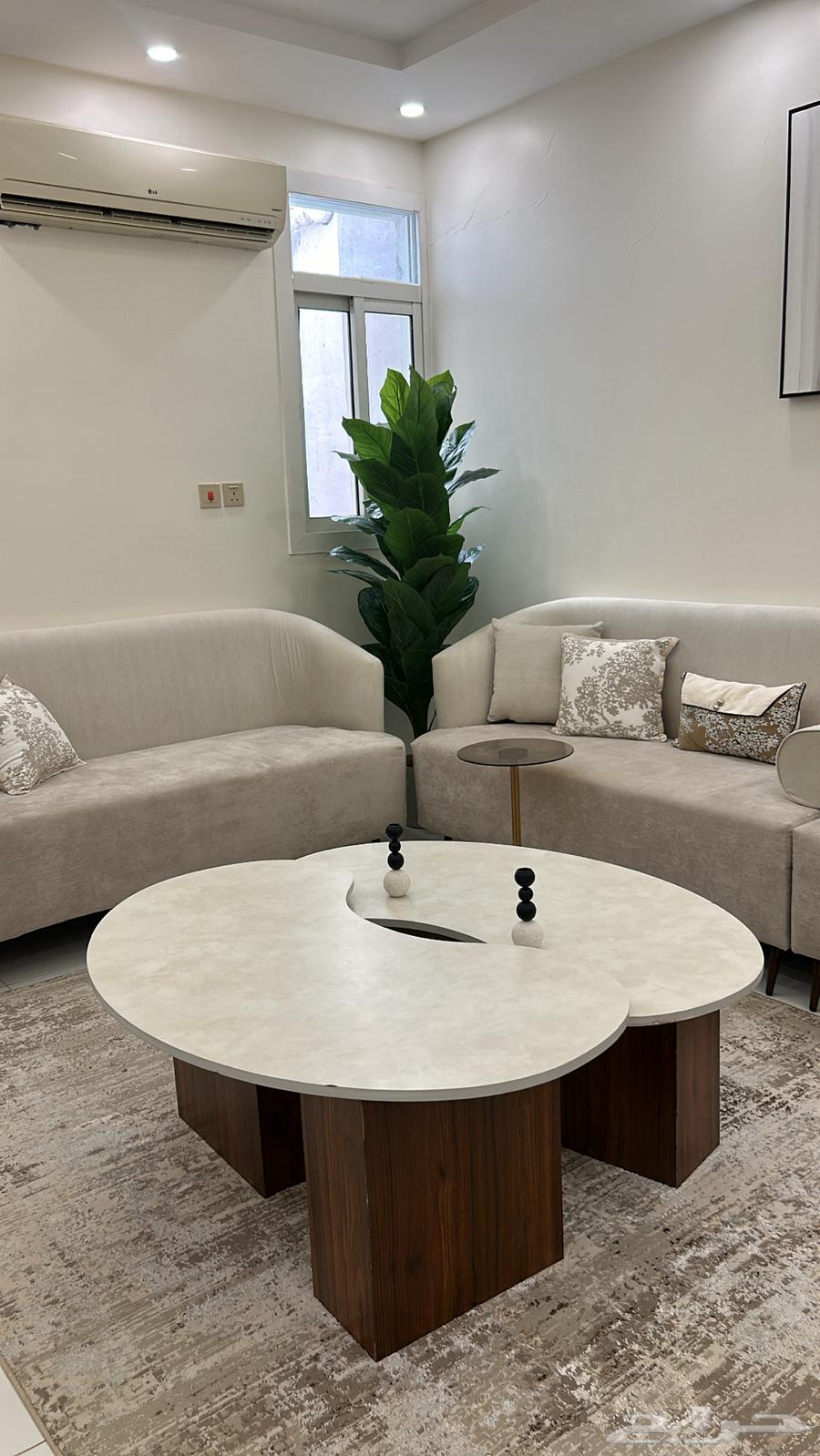 طاولتين للبيع64513811396611113