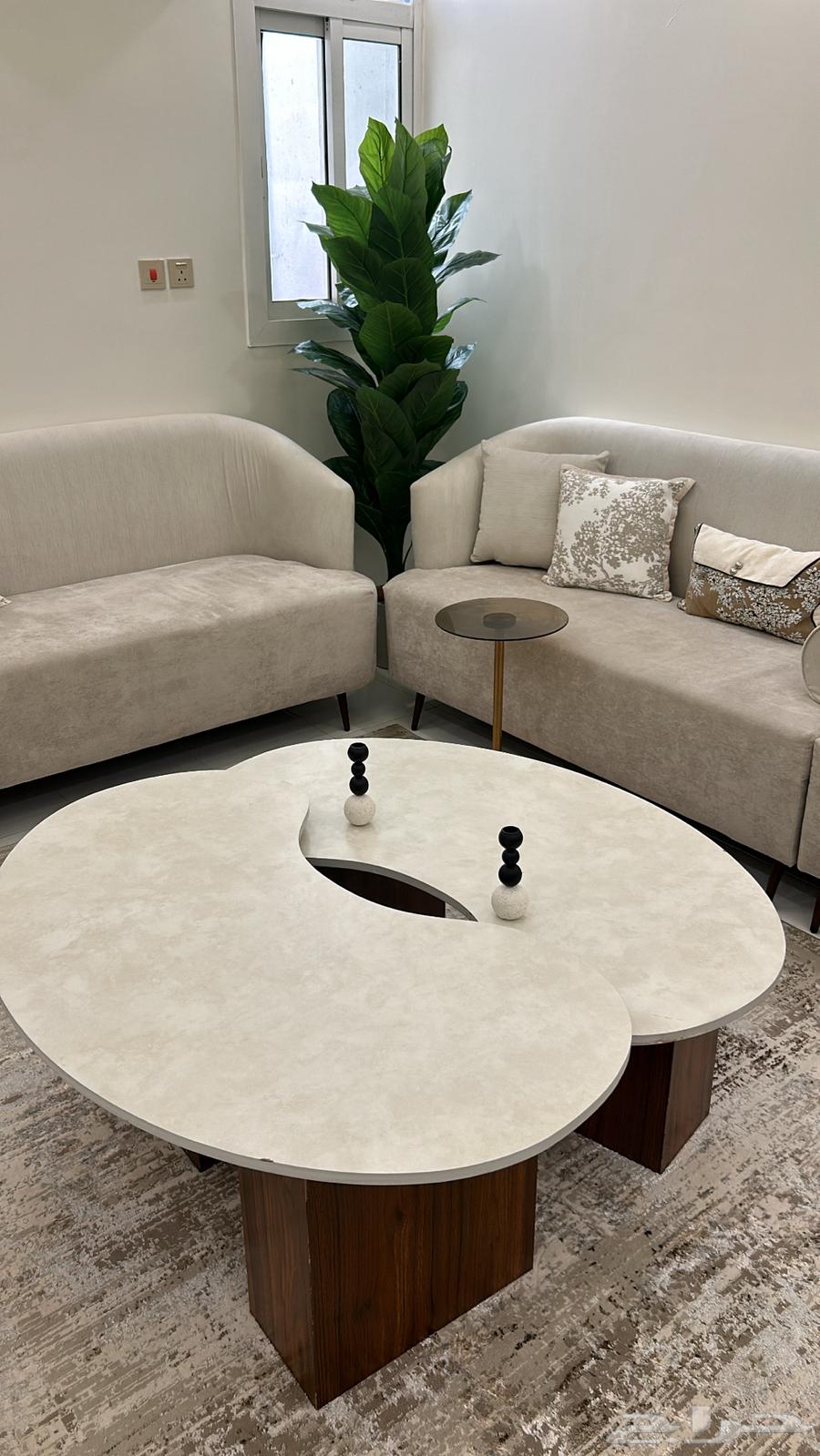 طاولتين للبيع64513811396611112