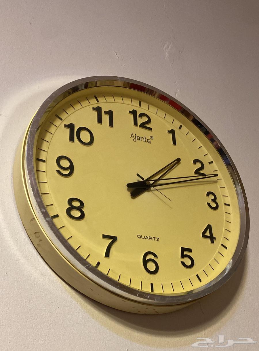 ساعة قديمة تعمل بشكل جيد64529576819969111