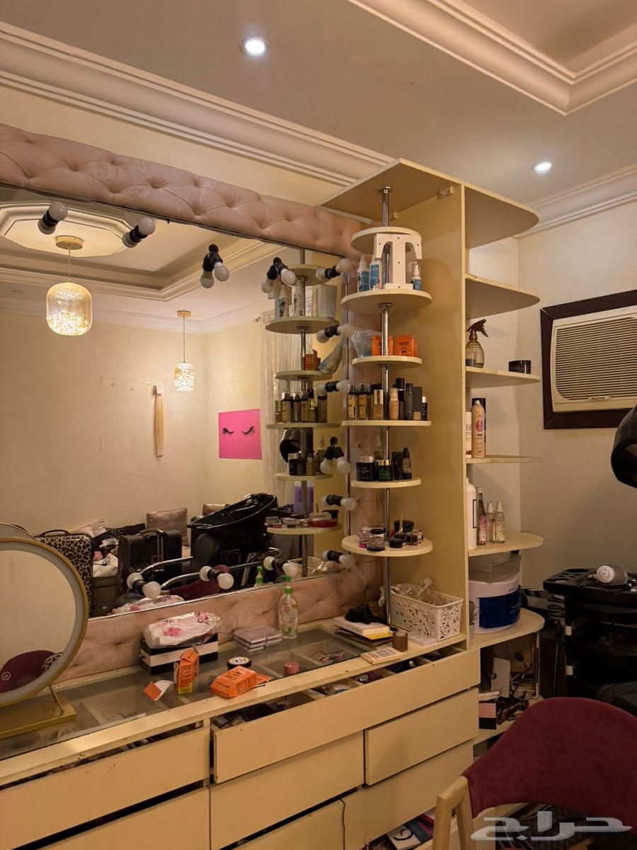 دولاب لغرفة استديو ميك أب ارتست64533606269187114