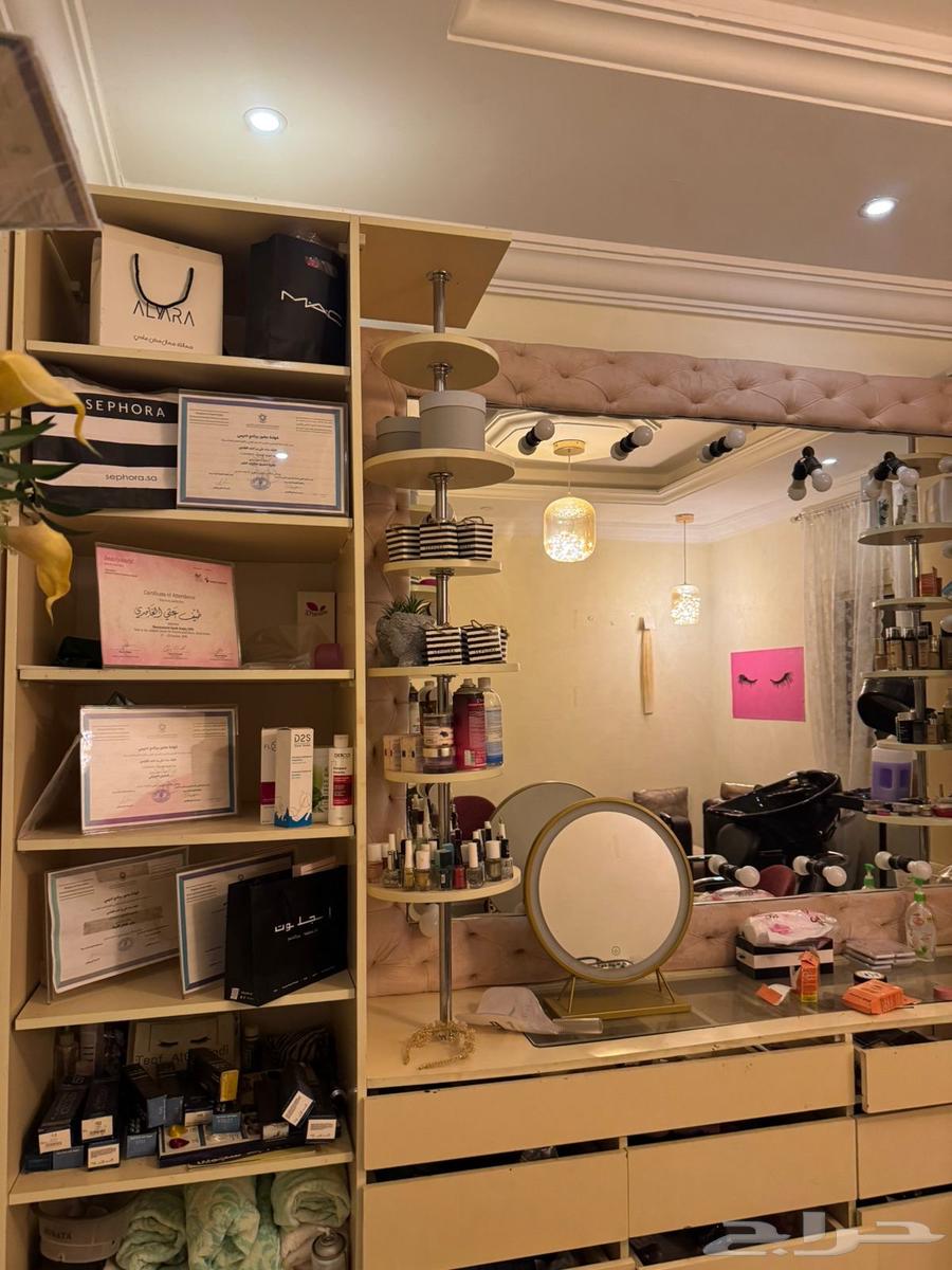 دولاب لغرفة استديو ميك أب ارتست64533606269187111