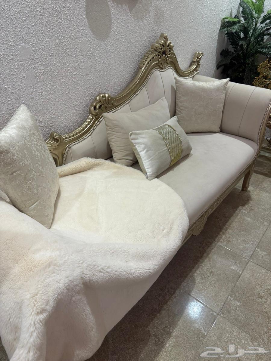 Sofa with crystal table64534043028099111