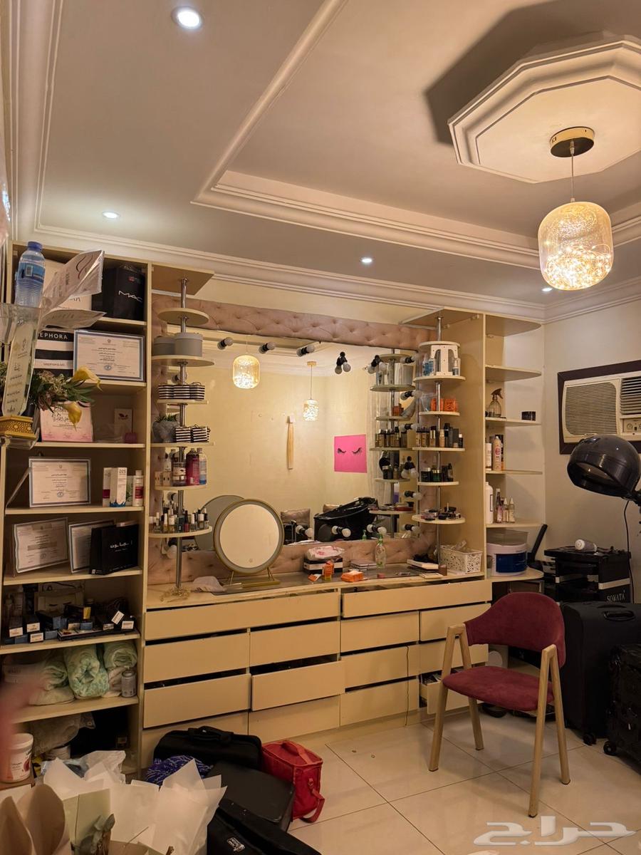 دولاب لغرفة استديو ميك أب ارتست64533606269187110