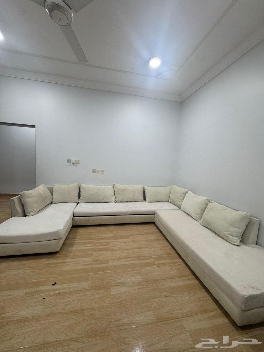 U-shaped sofa with space for 3 - 4 - 264532579264131110
