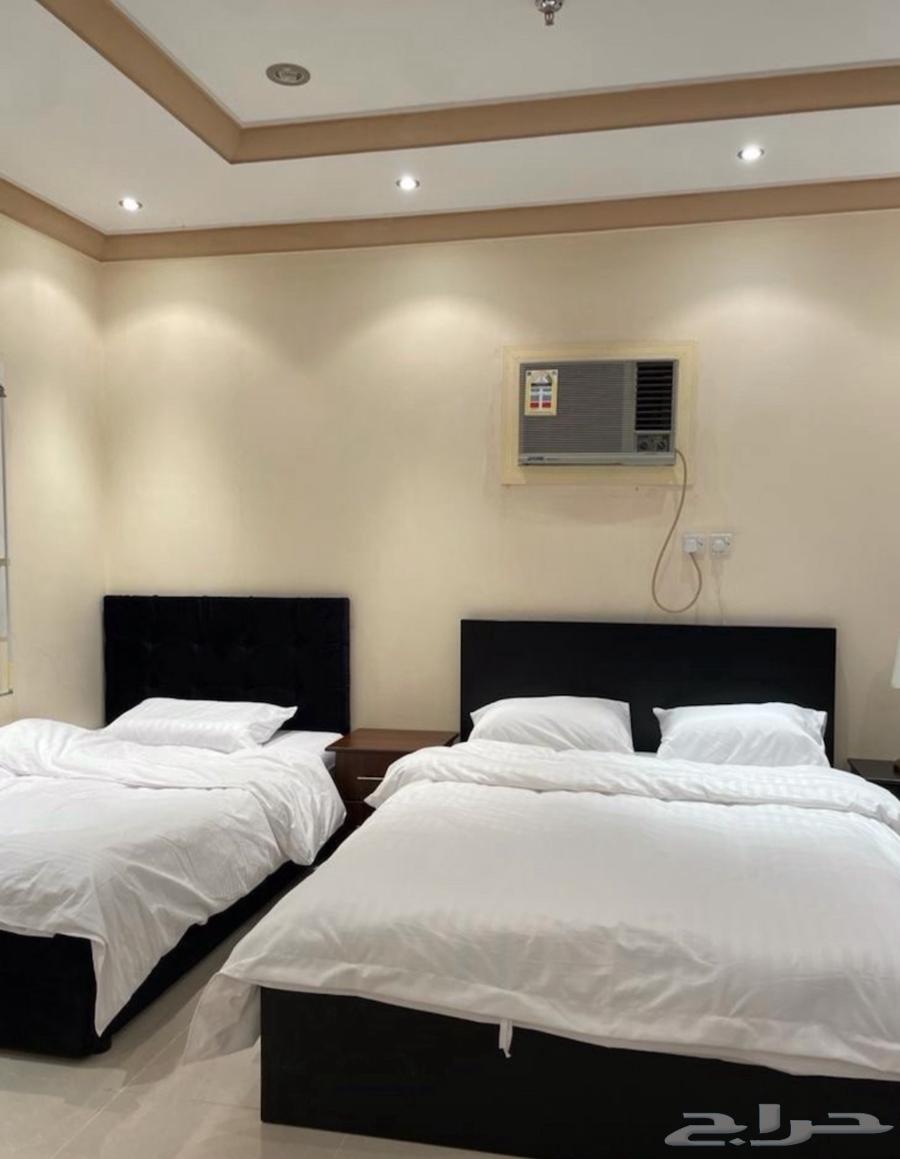 سرير أسود خشب شخصين مع كومدينة64532663668354110