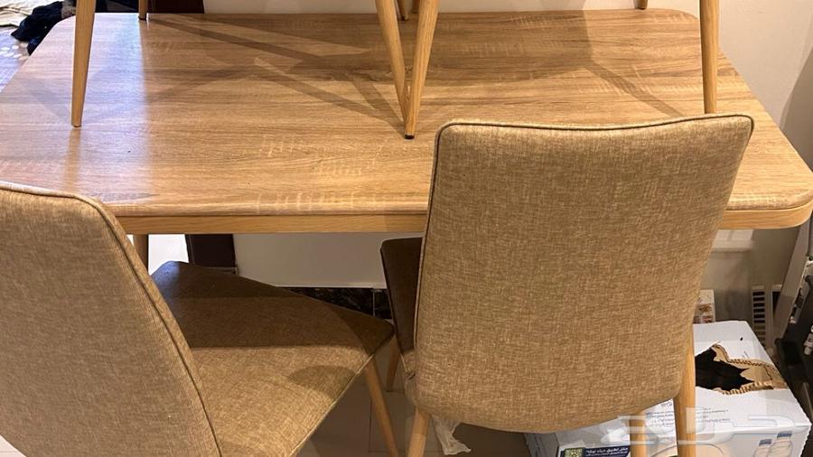 طاولة وعلاقة ملابس64529093096577110