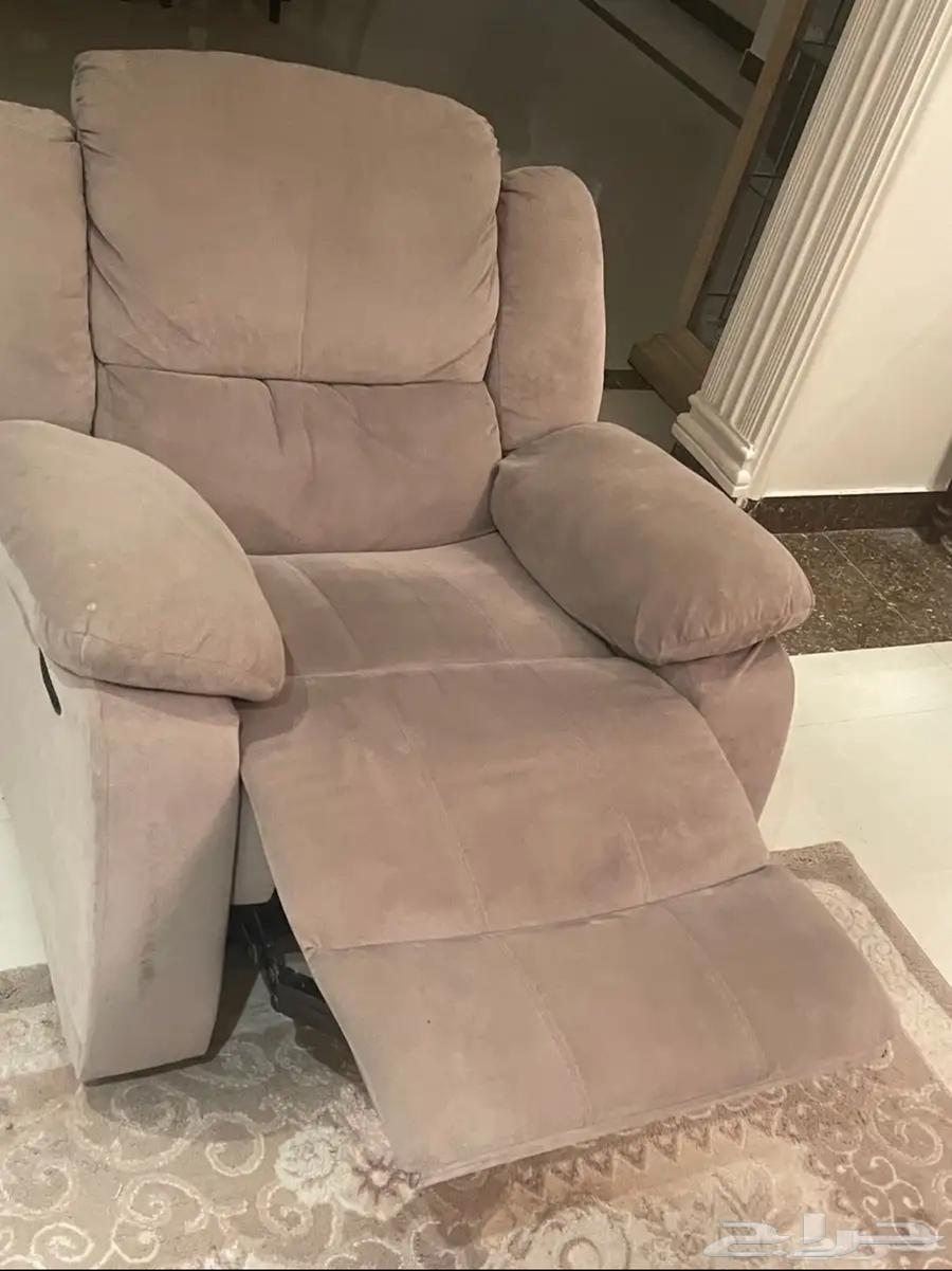 Good condition gray recliner chair, light color64532875120515111