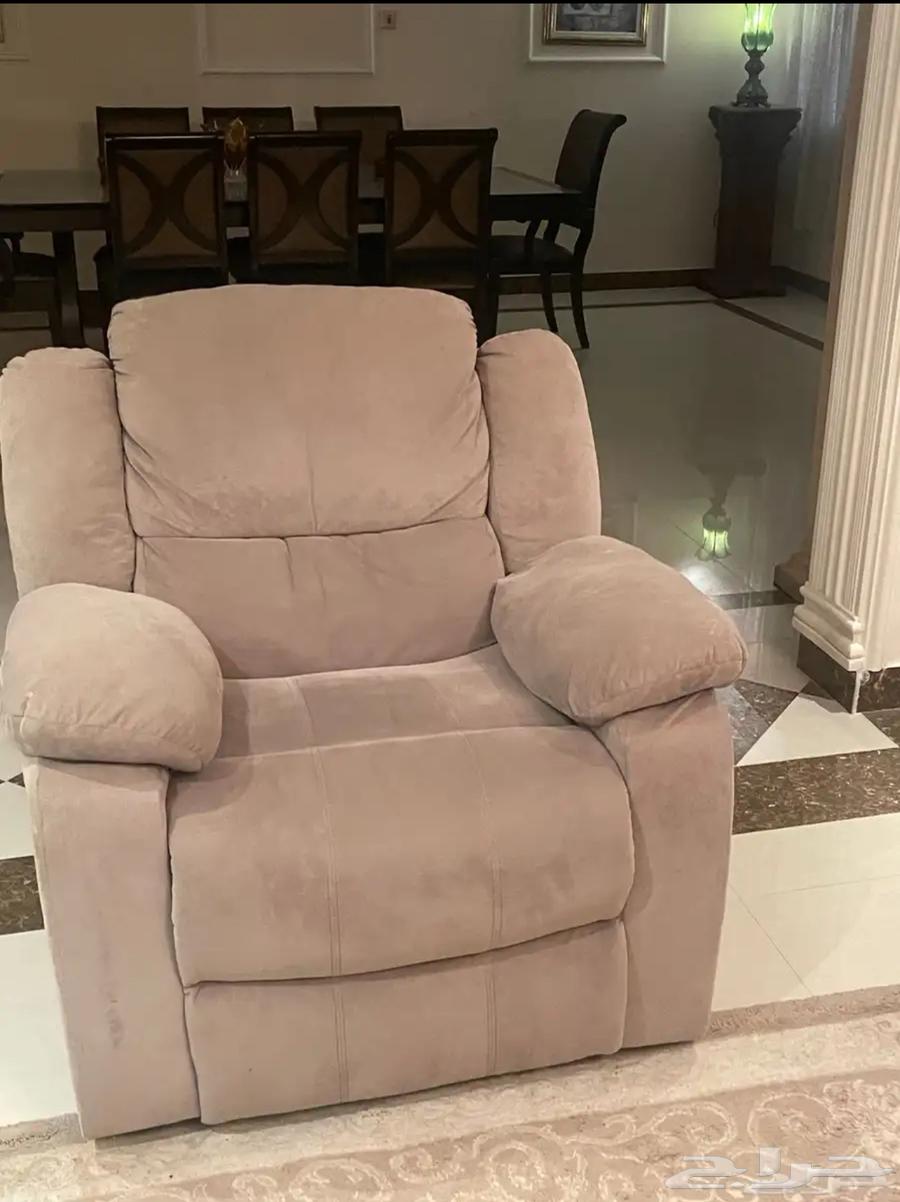 Good condition gray recliner chair, light color64532875120515110