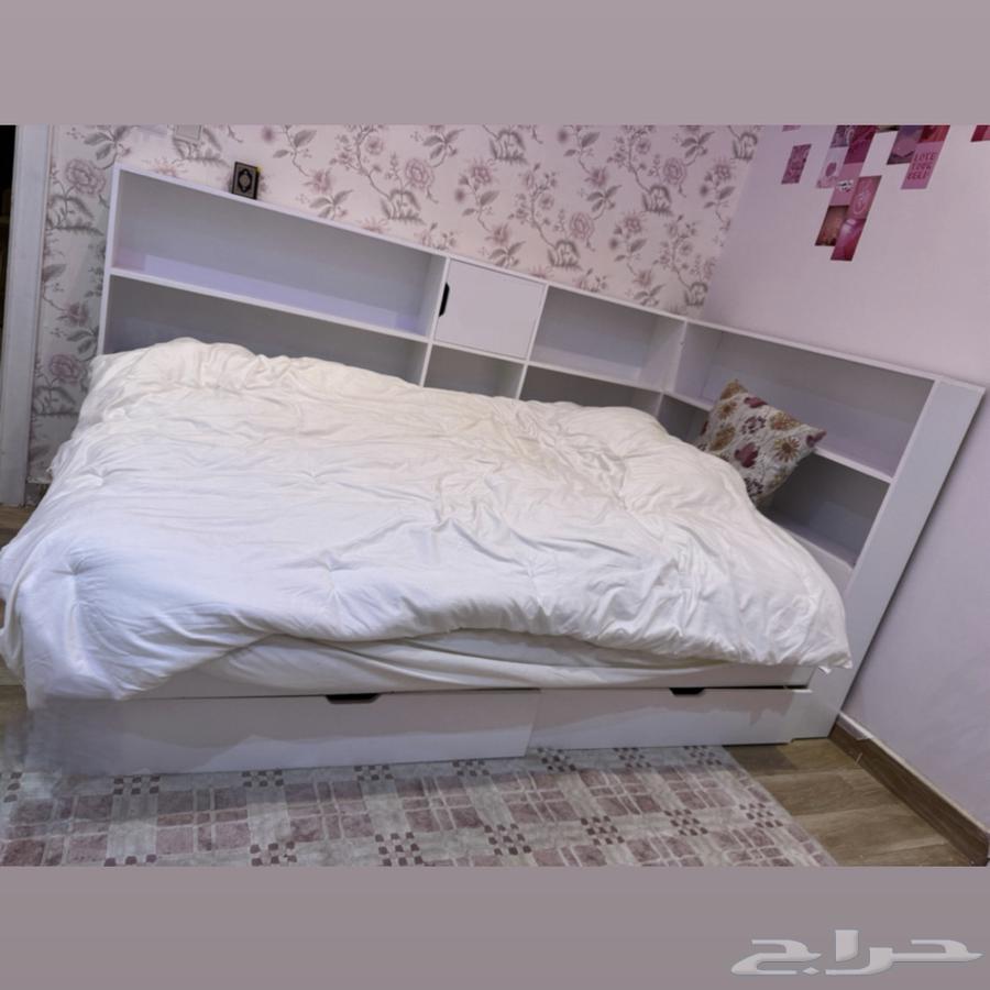 Bed with drawers64534536907906111