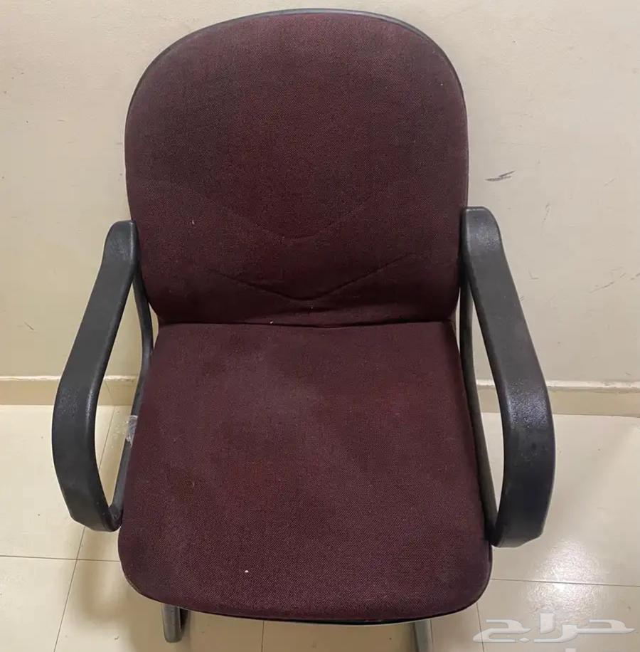 كرسي للبيع نظيف وخالي من العيوب64532975384193110