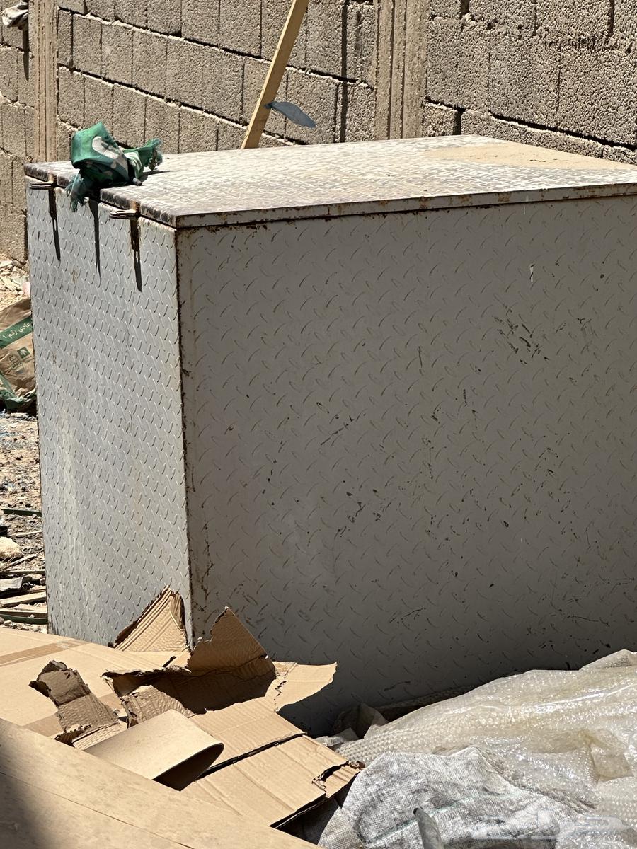 ابواب حديد ومضخة وصندوقين حديد64528153865985113