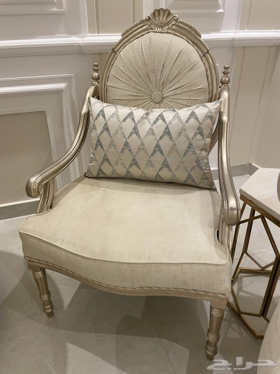 كنب للبيع مع طقم طاولات64534375757571113