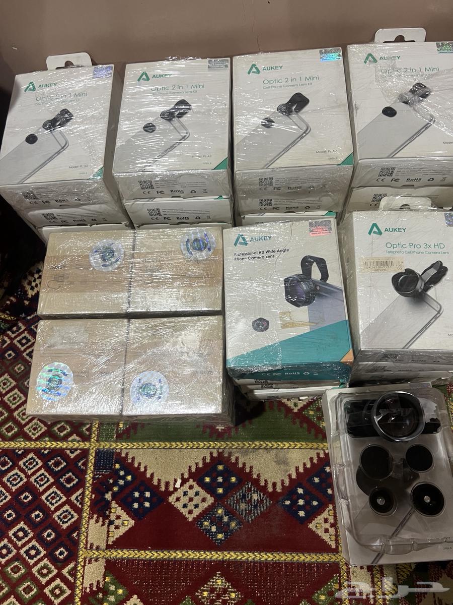 Mobile Zoom Cameras That Attach to Phones, Images Show Shape and Size64535069747842110