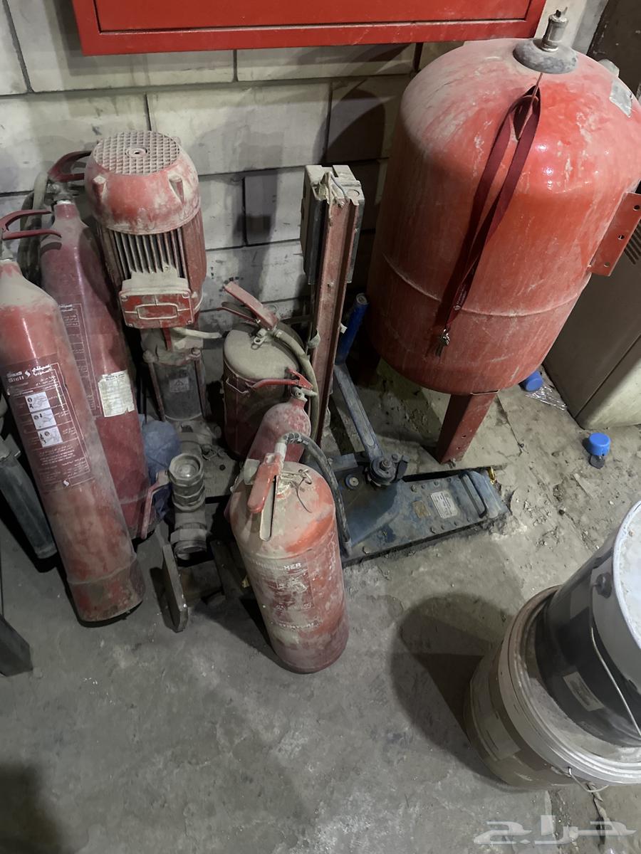 ابواب حديد ومضخة وصندوقين حديد64528153865985110